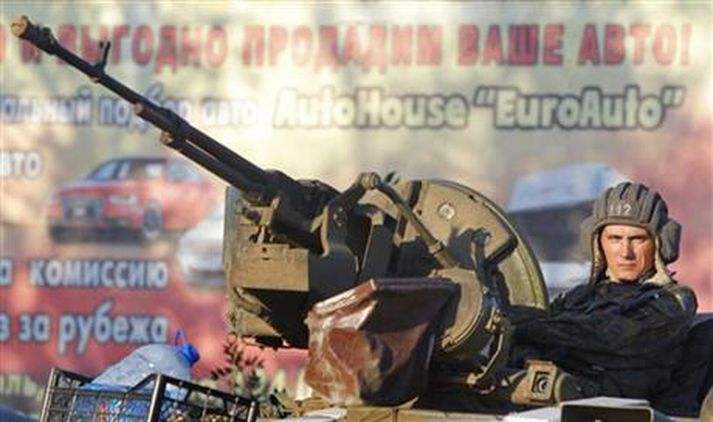 Átökin hafa staðið yfir í um 5 mánuði en vopnahlé komst á í gær, föstudag.