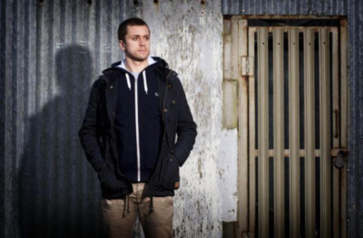Kári verður væntanlega snyrtilega klæddur á leið sinni til Svartfjallalands.