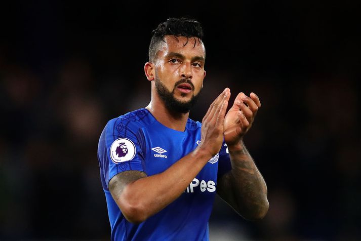 Theo Walcott þakkar fyrir stuðninginn í gær.