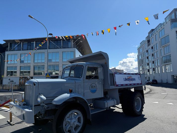 Sjómannadagurinn verður haldinn hátíðlegur um land allt á morgun. 