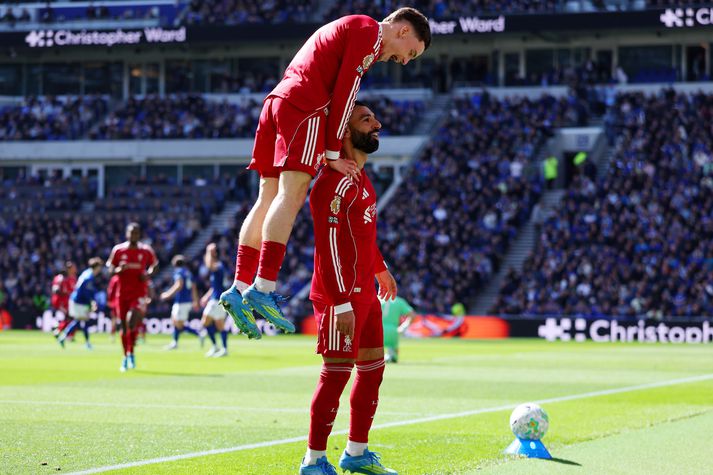 Mohamed Salah og Florian Wirtz fagna marki saman í sigrinum á Everton í dag.