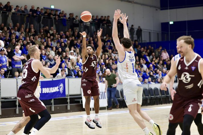 Stólarnir eru komnir í undanúrslit.