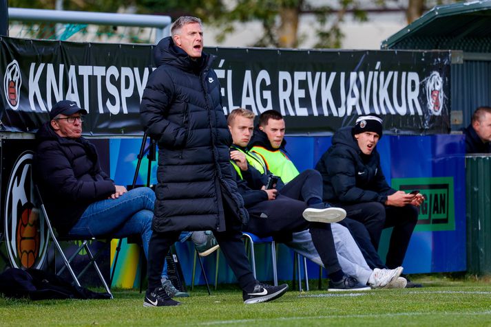 Rúnar Kristinsson að stýra KR-liðinu á hliðarlínunni í fyrrasumar.