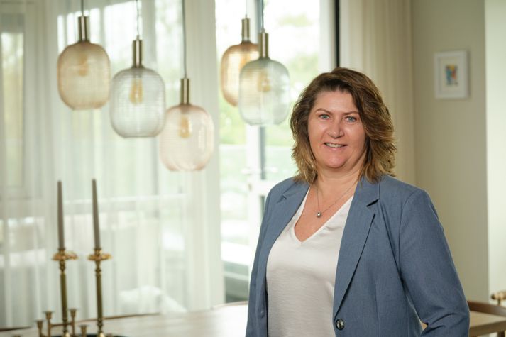 Guðrún Ragnarsdóttir ráðgjafi og einn eigenda Strategíu er ein þeirra sem notar gervigreindina mjög mikið í sínu starfi. Enda er gervigreindin löngu orðin eins og aðstoðarmaðurinn hennar og ljóst í spjallinu að meira samstarf er meira að segja framundan hjá Guðrúnu og AI ChatGpt.