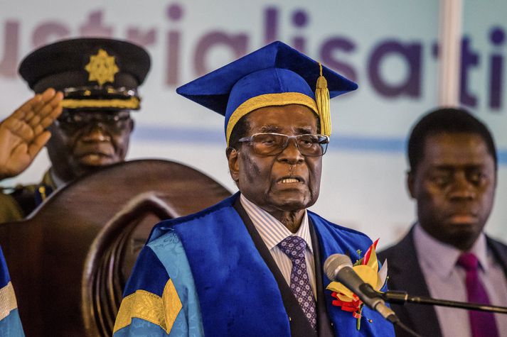 Mugabe fékk að sækja útskriftarathöfn í fyrradag.
