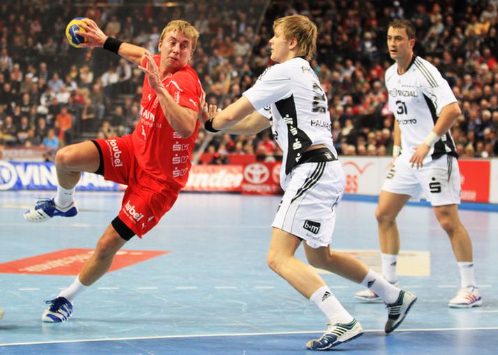 Aron Pálmarsson, til hægri, í leik með Kiel.