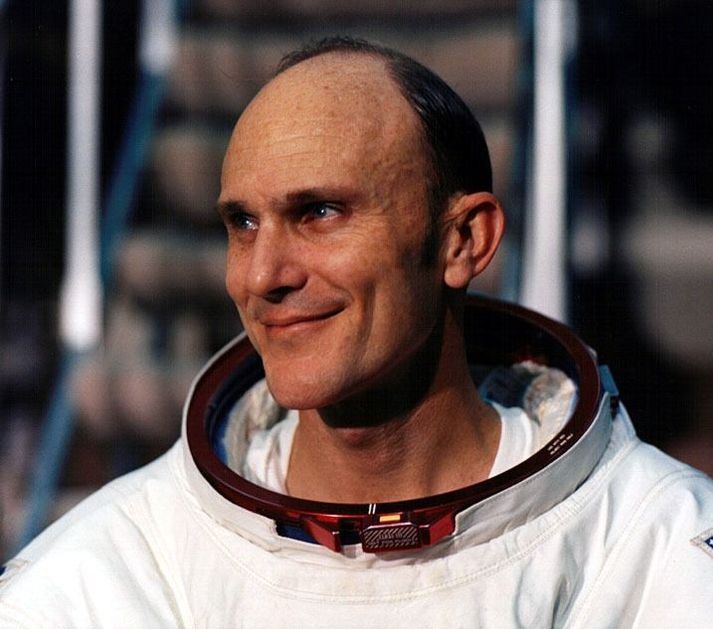 Ken Mattingly fór á sporbaug um tunglið í Apollo 16 leiðangrinum 1972. 