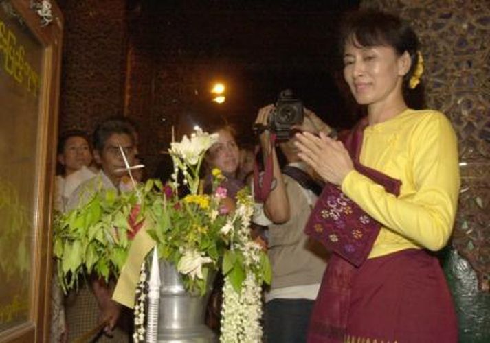 Aung San Suun Kyi verður sennilega ekki gefið frelsi þrátt fyrir fögur fyrirheit herforingjastjórnarinnar.