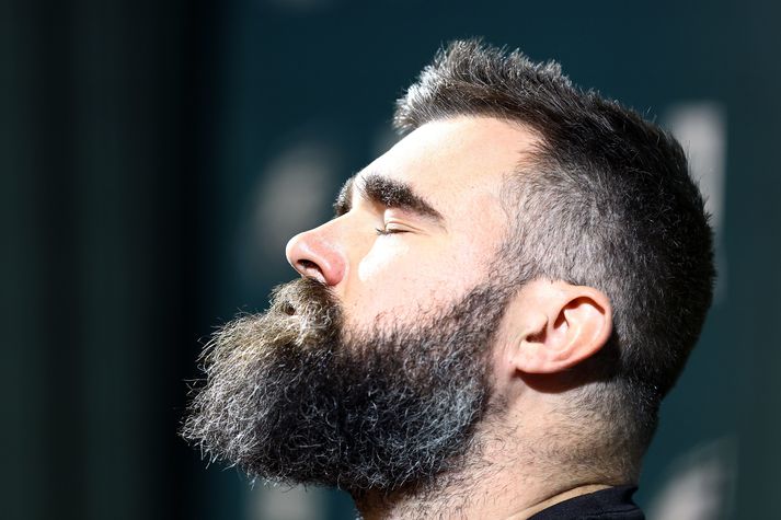 Jason Kelce setti skóna upp á hillu á dögunum og vinnur því ekki fleiri Super Bowl hringa sem leikmaður.