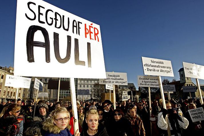 Einn af þekktustu viðskiptarithöfundum Bandaríkjanna segir íslenska karla hafa stýrt uppbyggingu fjármálageirans af fífldirfsku og vankunnáttu. 