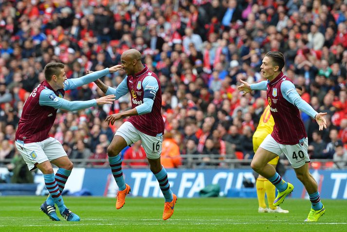 Fabian Delph sló í gegn með Aston Villa á síðustu leiktíð og verður líklega áfram í herbúðum liðsins.