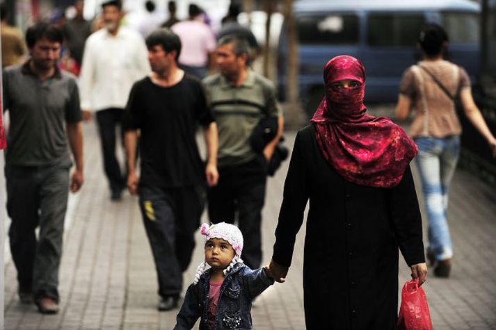 Frá Urumqi Töluverð spenna er enn í höfuðborg Xinjiang-héraðs í Kína.
fréttablaðið/AP
