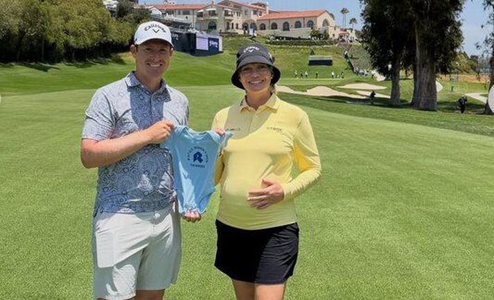 Madelene Sagström með eiginmanni sínum Jack Clarke á golfvellinum þar sem opna bandaríska meistaramótið fer fram.