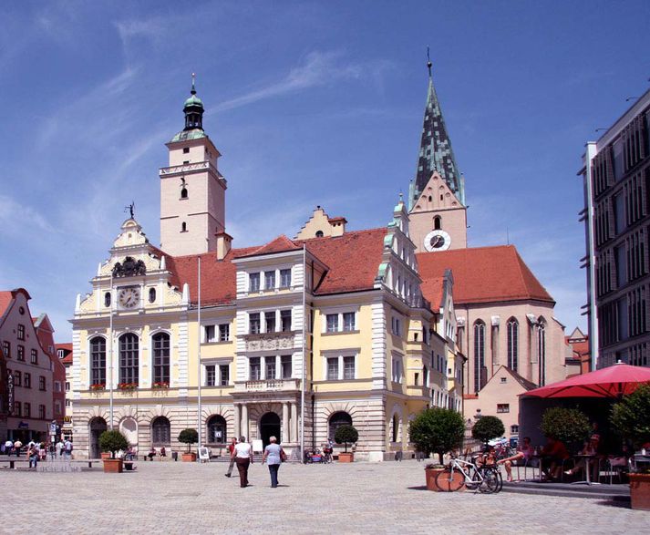 Maðurinn heldur fólki gíslingu í ráðhúsinu í Ingolstadt.