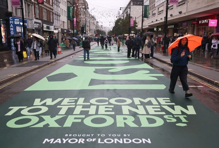 Tæplega kílómetra langur kafli Oxford Street í London er nú göngugata. Þar er akstur bíla, strætisvagna, leigubíla og reiðhjóla bannaður.
