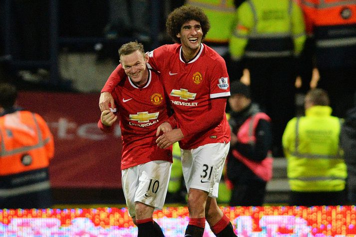 Wayne Rooney og Marouane Fellaini fagna marki Rooney úr vítaspyrnunni.