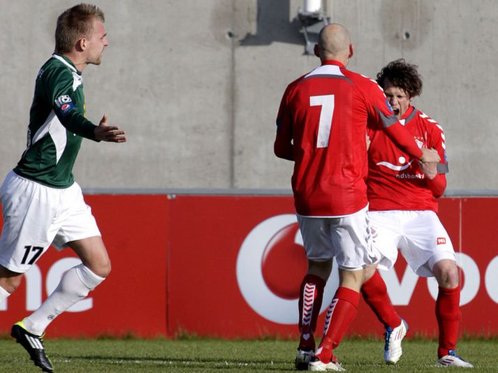 Matthías Guðmundsson fagnar marki sínu í kvöld.