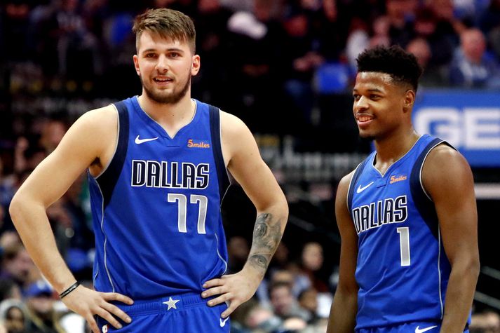 Luka Doncic og Dennis Smith Jr..