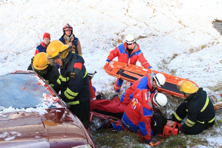 Ýmis krefjandi verkefni biðu björgunarmannanna á æfingunni í morgun.