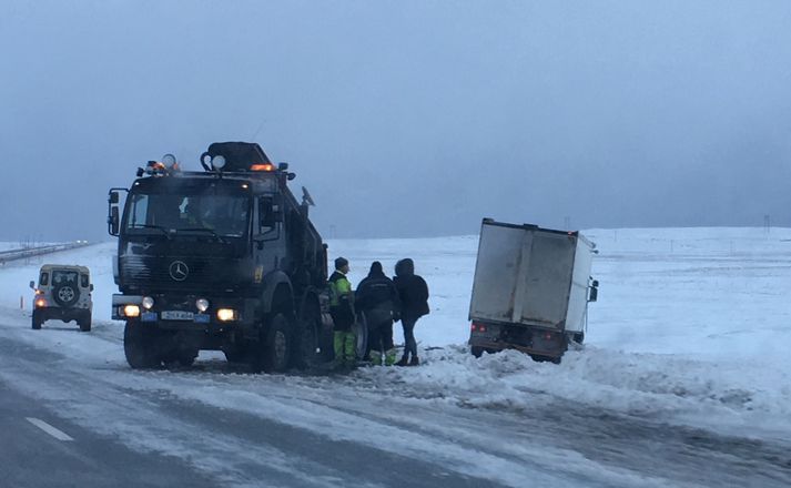 Afar hvasst er á Suðurlandi, sem og víðar.