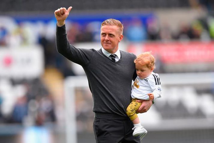 Garry Monk þakkar stuðningsmönnum Swansea fyrir tímabilið eftir leikinn gegn Man City í gær.