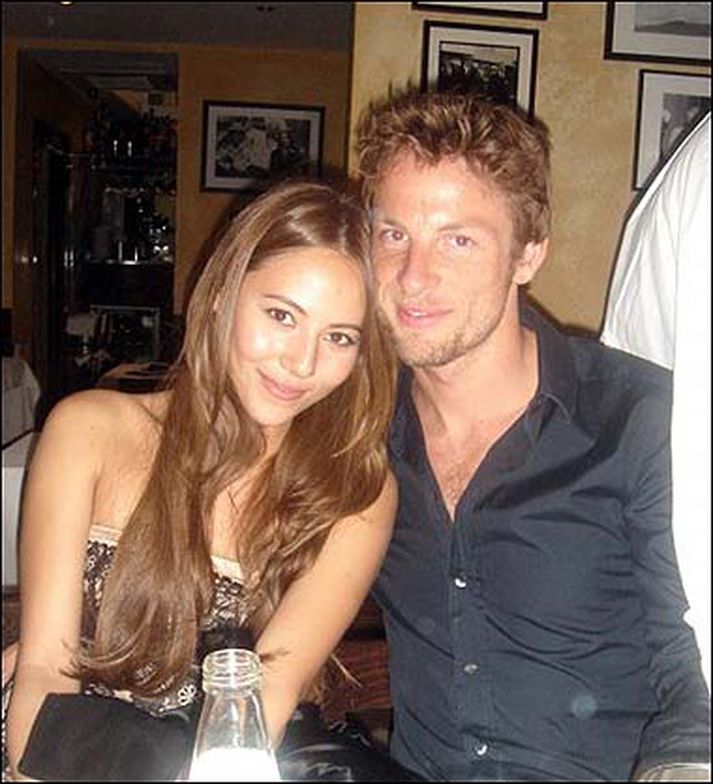 Breski ökuþórinn Jenson Button með kærustu sinni, Jessicu Michibata.
