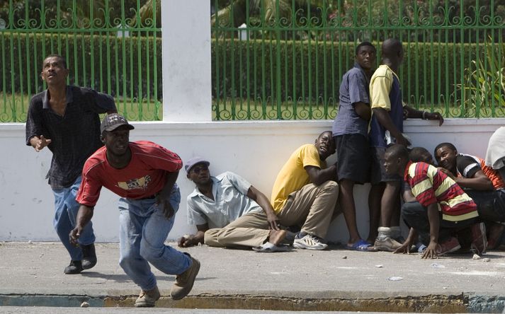 Við forsetahöllina á Haiti.