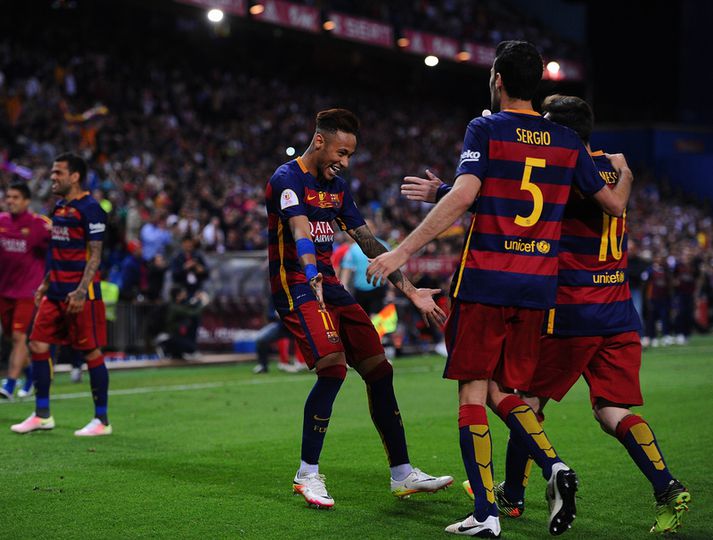 Neymar fagnar marki með Barcelona.