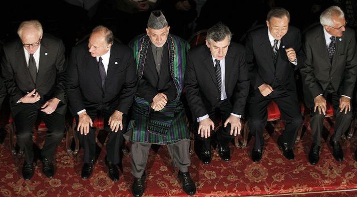 Leiðtogar á fundi Hamid Karzai í hópi annarra fundargesta.
Nordicphotos/AFP