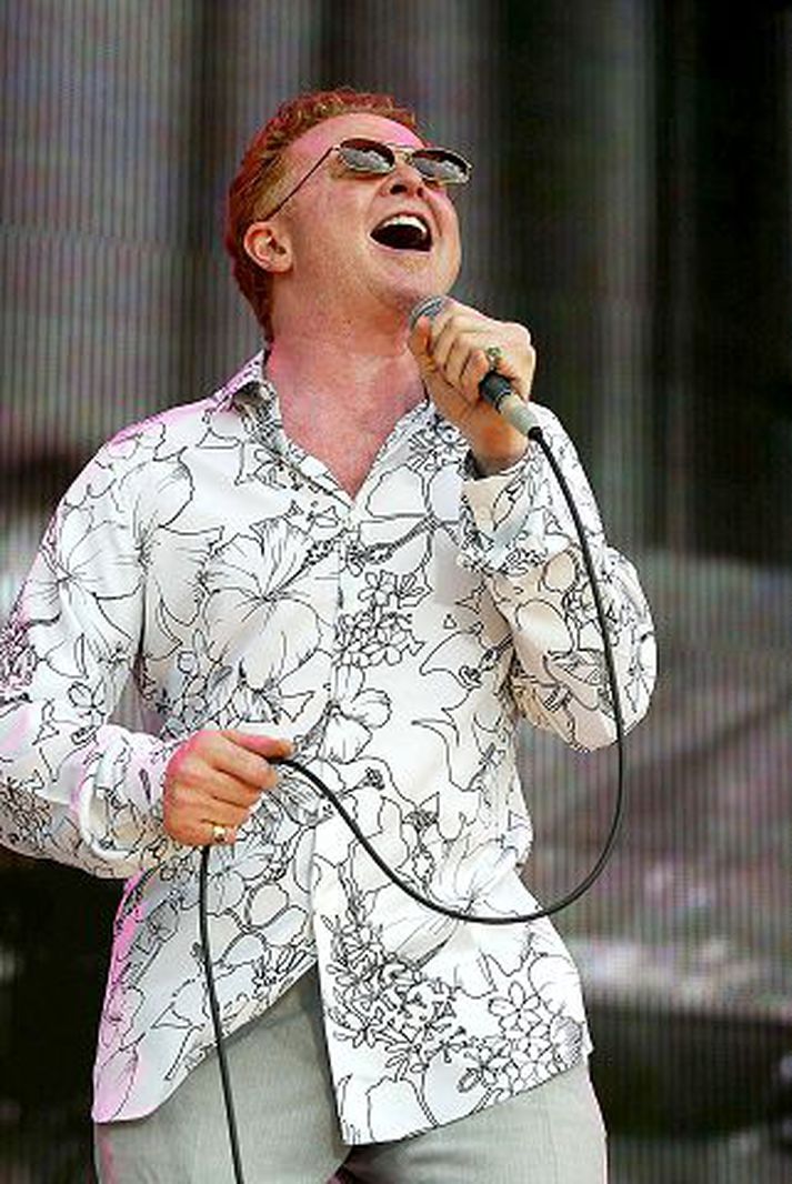 Mick Hucknall söngvari Simply Red hefur eignast sitt fyrsta barn.