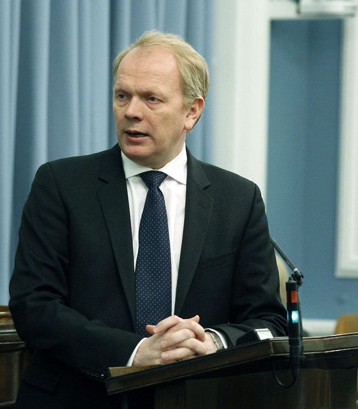 Þess er krafist af Alþingi og ráðherra að Náttúruminjasafni Íslands sé sýnd tilhlýðileg virðing.