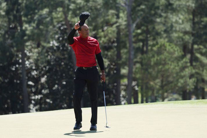 Tiger Woods þakkar fyrir sig eftir Masters-mótið sem fram fór um helgina. Hann ætlar sér að vera með á The Open í júlí.