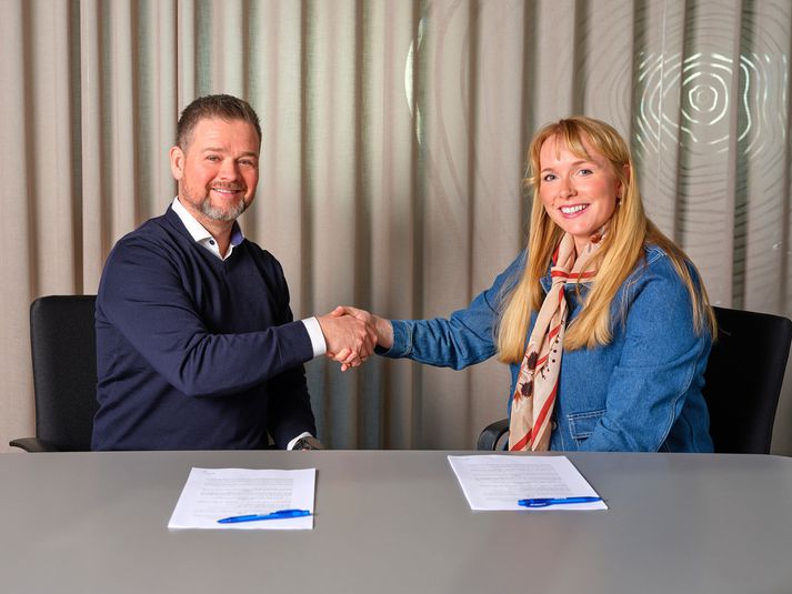 Samstarf Pikkoló og BYKO á rætur að rekja til ársins 2019 þegar hugmyndin að Pikkoló kviknaði. Nú er unnið að uppbyggingu þriggja nýrra stöðva í Grafarvogi, Garðabæ og á Granda. Sigurður Brynjar Pálsson er forstjóri BYKO og Ragna Guðmundsdóttir er stofnandi og framkvæmdastjóri Pikkoló.