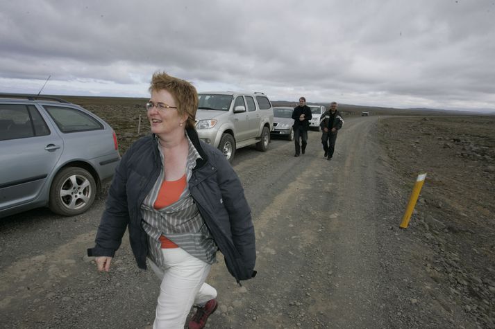 Þórunn Sveinbjarnardóttir umhverfisráðherra á vettvangi á Hrauni á Skaga í fyrradag.