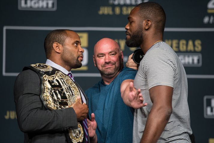 Daniel Cormier og Jon Jones verða í aðalbardaganum á UFC 214.