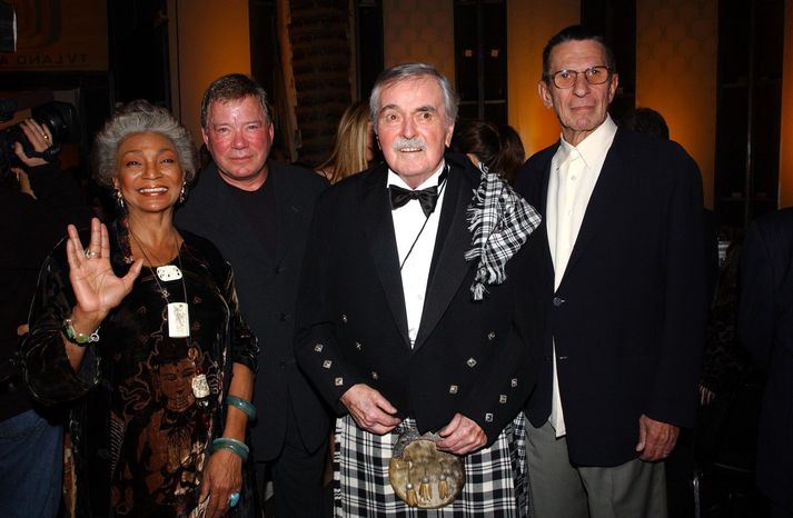 „Scotty“ ásamt öðrum úr áhfön Enterprise árið 2003. Frá vinstri: Nichelle Nichols (Ahura), William Shatner (Cpt. Kirk), James Doohan (Scotty) og Leonard Nimoy (Spock).