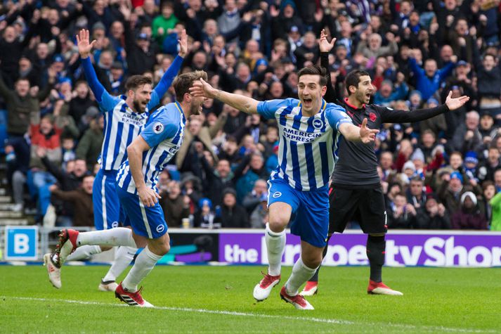 Lewis Dunk fagnar marki sínu