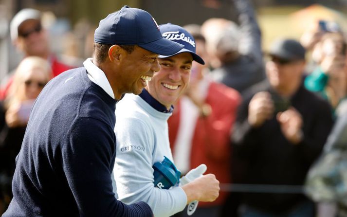 Það fór vel á með Tiger Woods og Justin Thomas á mótinu sem Tiger sjálfur heldur, The Genesis Invitational, í gær.