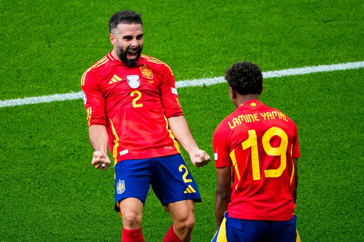 Dani Carvajal skoraði þriðja mark Spánar.