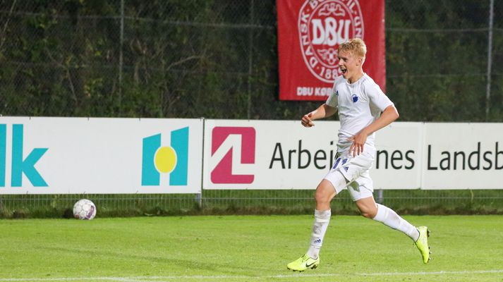 Hákon Arnar Haraldsson fagnar marki í leik með U19-liði FCK.