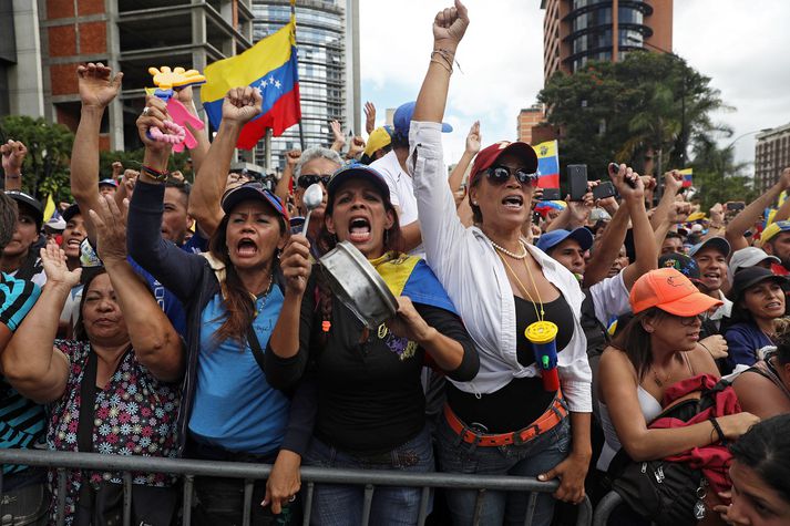 Þúsundir hafa tekið þátt í mótmælum gegn ríkisstjórn Maduro í Karakas í dag.