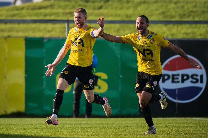 Viktor Jónsson fagnar einu af tíu mörkum sínum í sumar en hann hefði auðveldlega getað skorað miklu fleiri mörk.