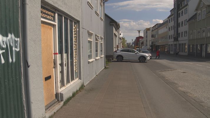 Íbúðin er í húsnæði á vegum Reykjavíkurborgar sem er merkt fyrri eigendum, orlofsnefnd húsmæðra.