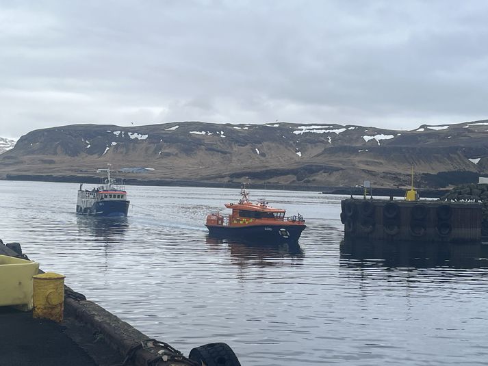 Frá björgunaraðgerðinni í dag.