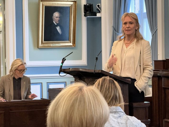 Þorgerður Katrín Gunnarsdóttir mælti fyrir þingsályktunartillögunni í gær. 