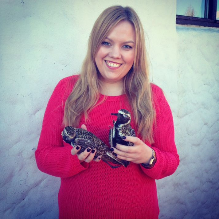 Elísa Skúladóttir með lóuhræin.