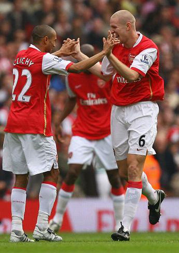 Philippe Senderos kom Arsenal yfir.
