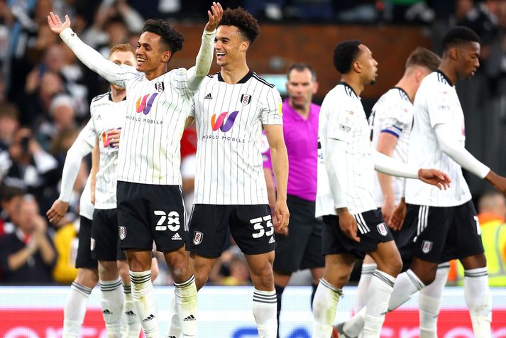 Fabio Carvalho fagnar marki Fulham á móti Luton Town á Craven Cottage.