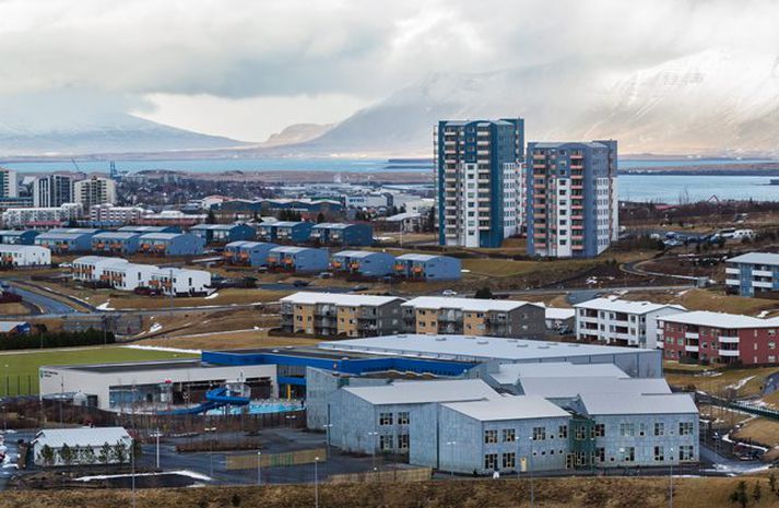 Brotist var inn í íbúð í Salahverfi í Kópavogi í gær.