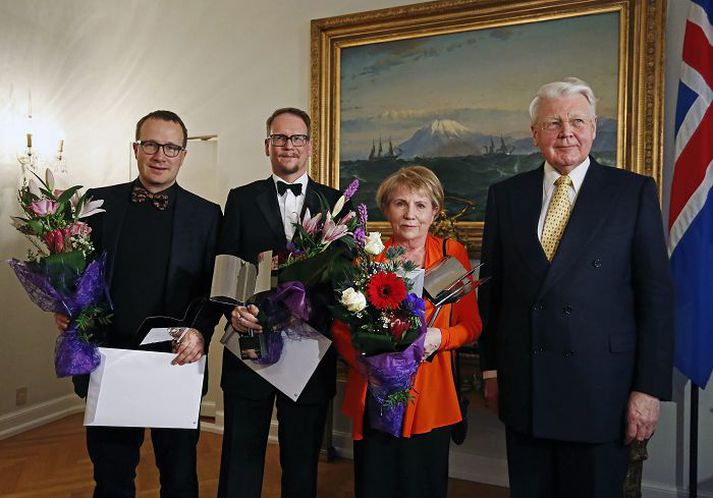 Sjón, Andri Snær Magnason og Guðbjörg Kristjánsdóttir með forseta Íslands, Ólafi Ragnari Grímssyni, á Bessastöðum í gær.